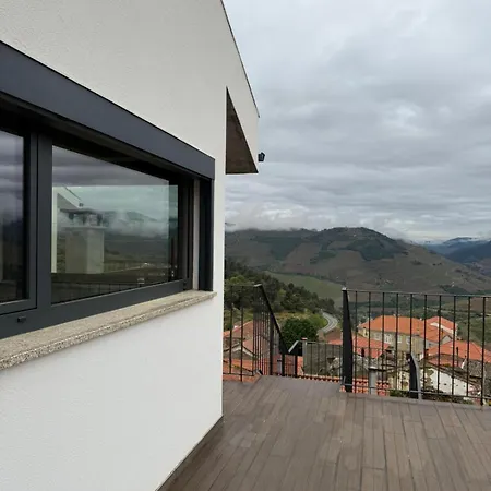 Casa Do Fiolhal In Douro Valley * Castanheiro