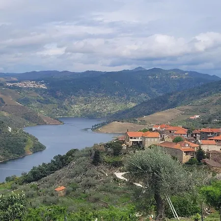Casa Do Fiolhal In Douro Valley * Castanheiro